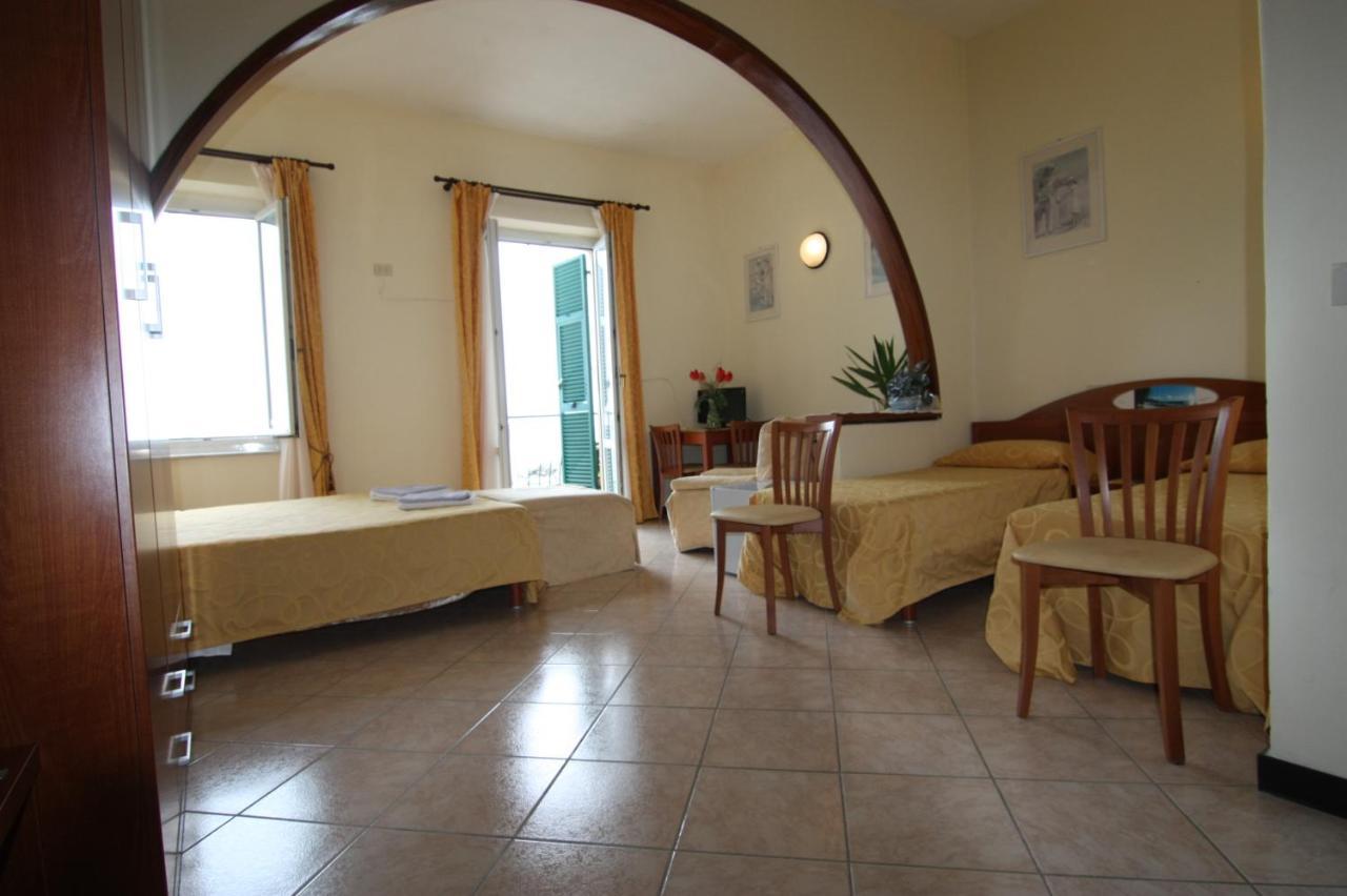 Viviani Raffaella Hotel Monterosso al Mare Exterior foto
