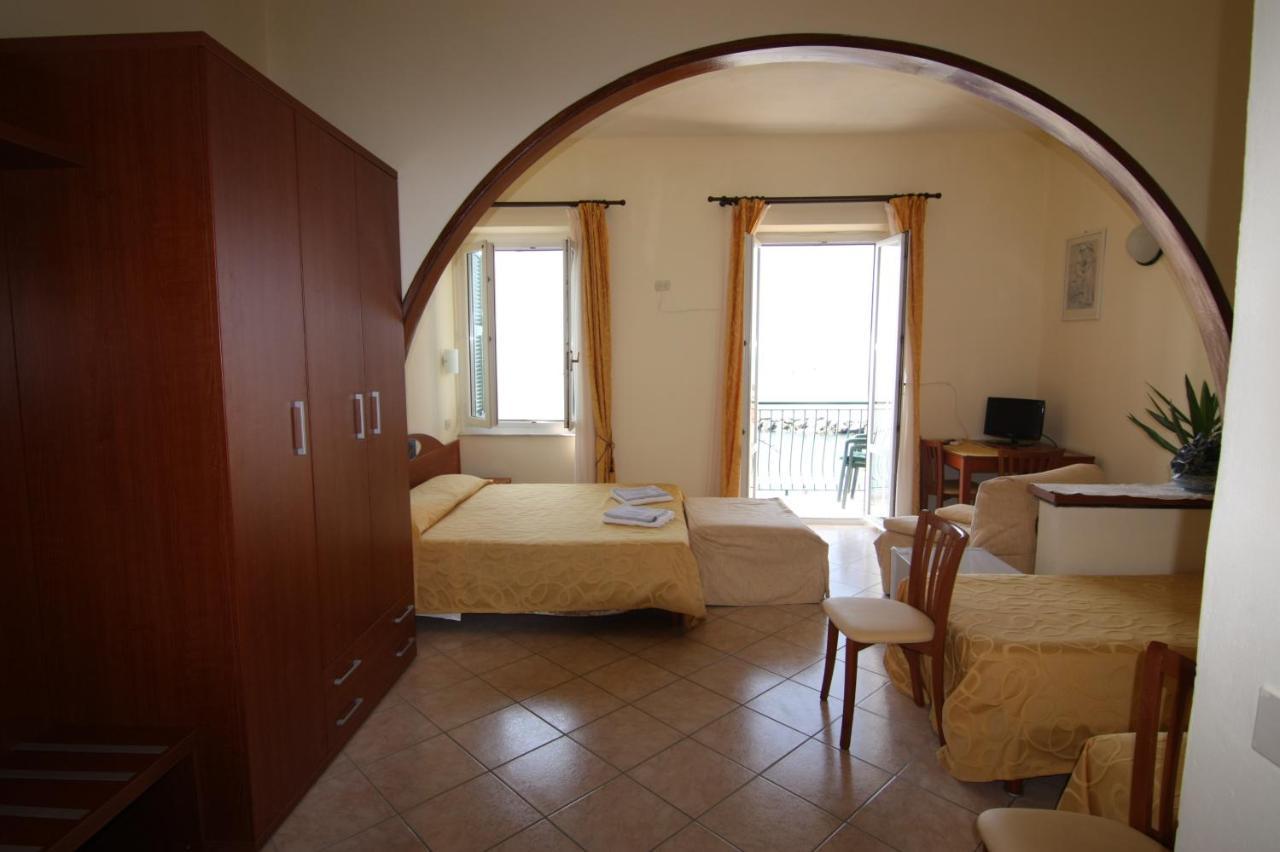 Viviani Raffaella Hotel Monterosso al Mare Exterior foto