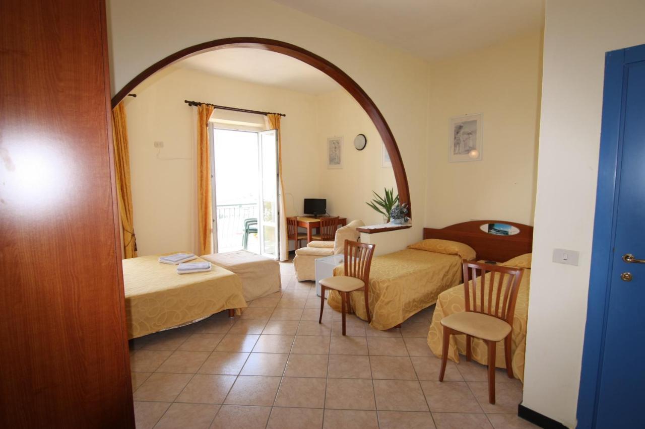 Viviani Raffaella Hotel Monterosso al Mare Exterior foto
