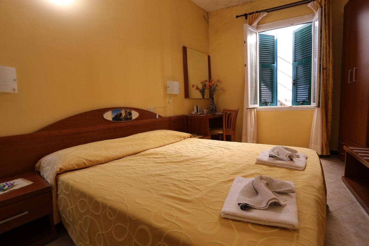 Viviani Raffaella Hotel Monterosso al Mare Exterior foto