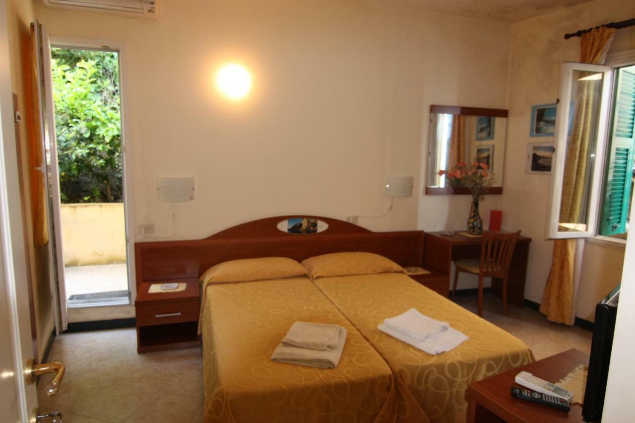 Viviani Raffaella Hotel Monterosso al Mare Exterior foto